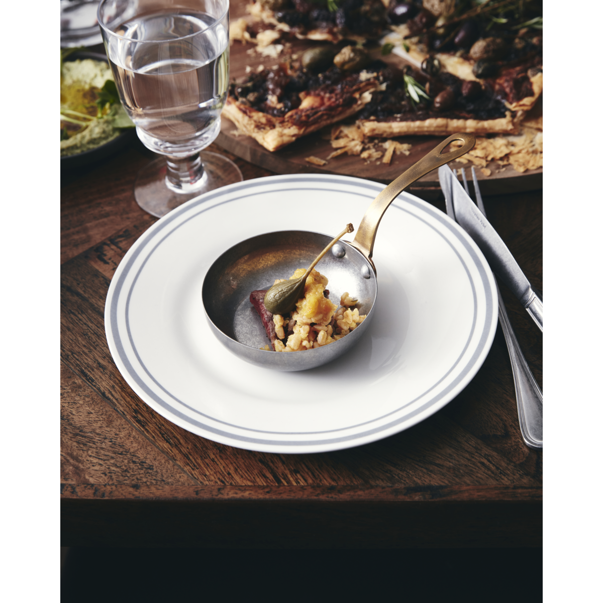 Ruokalautanen, NVBistro, harmaa