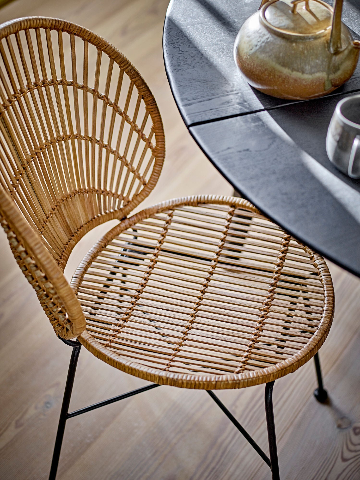 Bloomingville Peron -ruokapöytä, musta, FSC® 100%, tammi