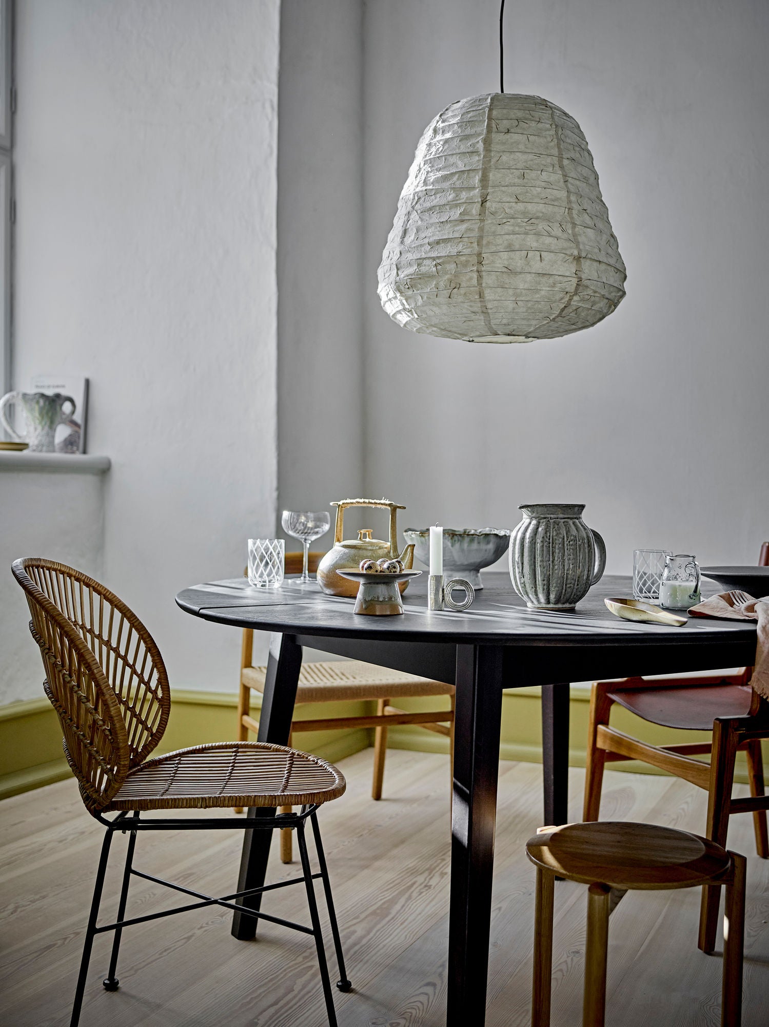 Bloomingville Peron -ruokapöytä, musta, FSC® 100%, tammi