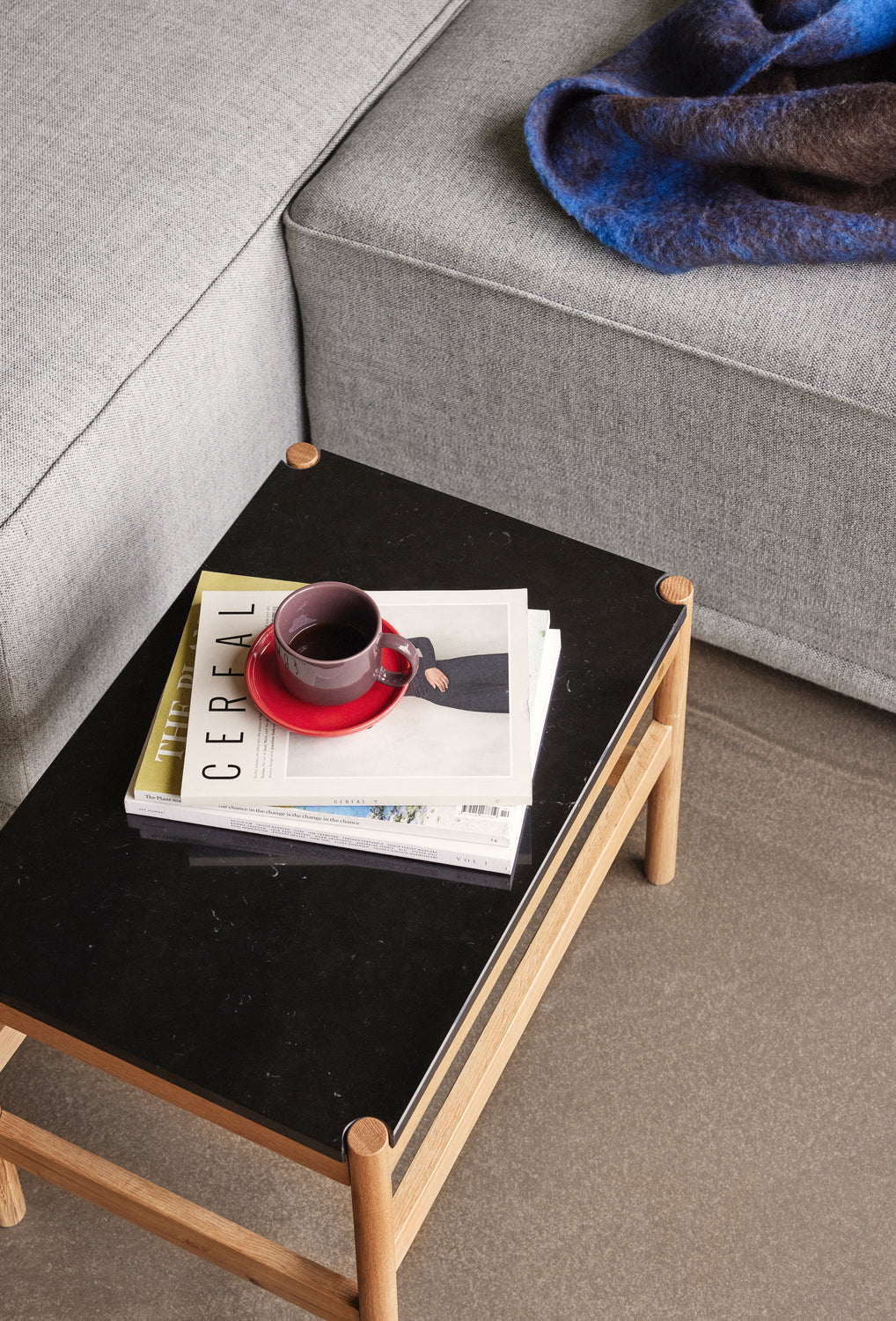 Raw-sivupöytä musta/luonnollinen - 60x40xh42cm