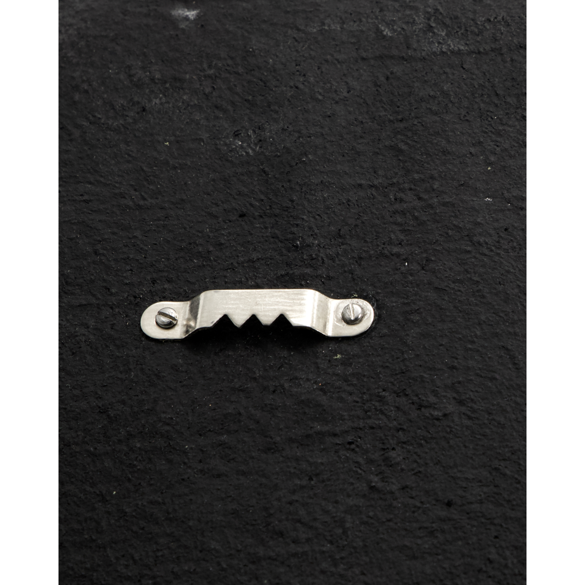 Seinätaide, hdmachie, matto musta