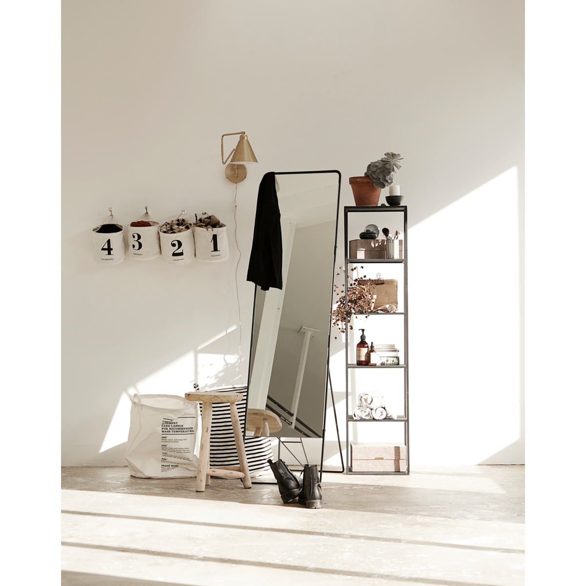 Varastointi, HD1-2-3-4, musta; raakavalkoinen