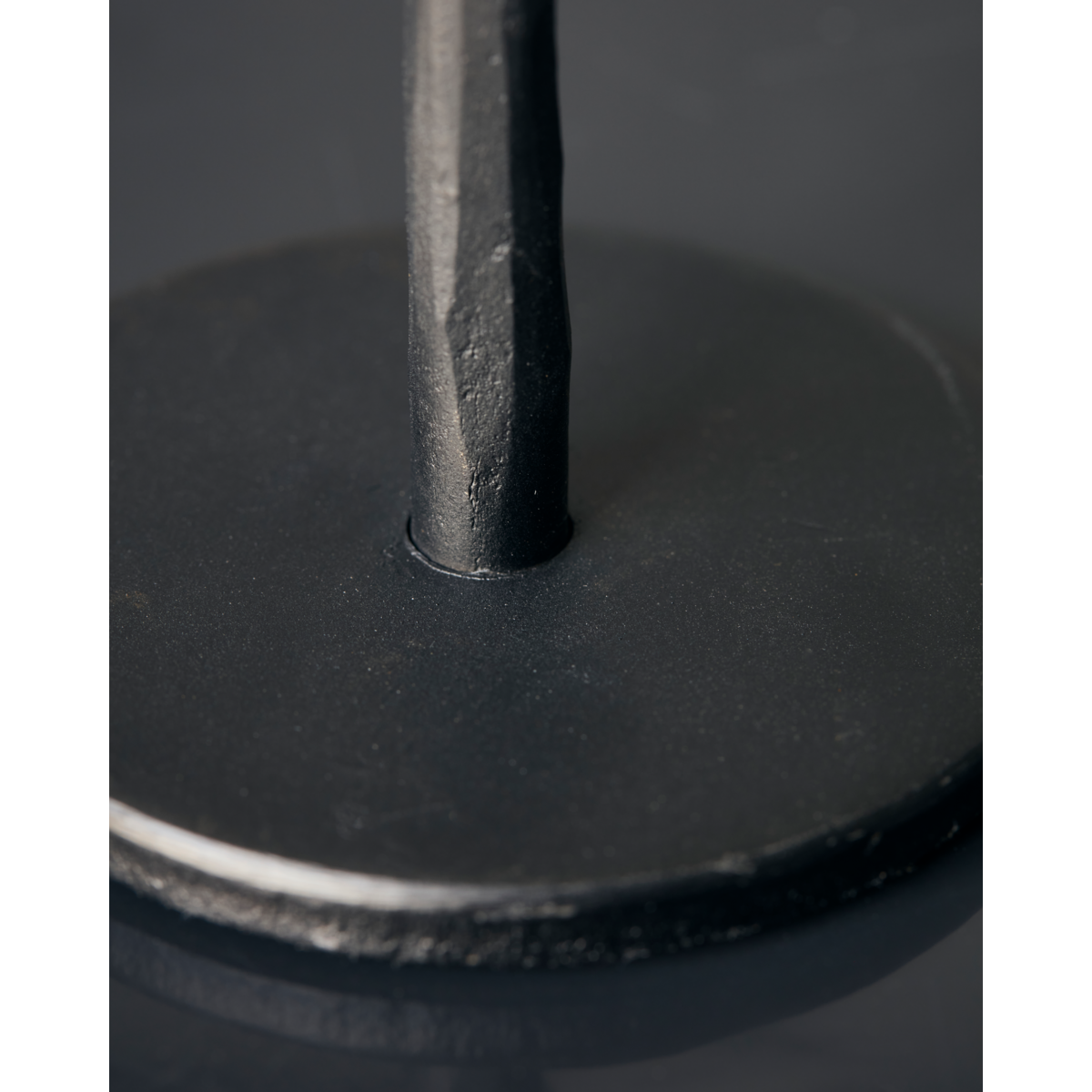 Kynttilänjalka, hdtrivo, musta