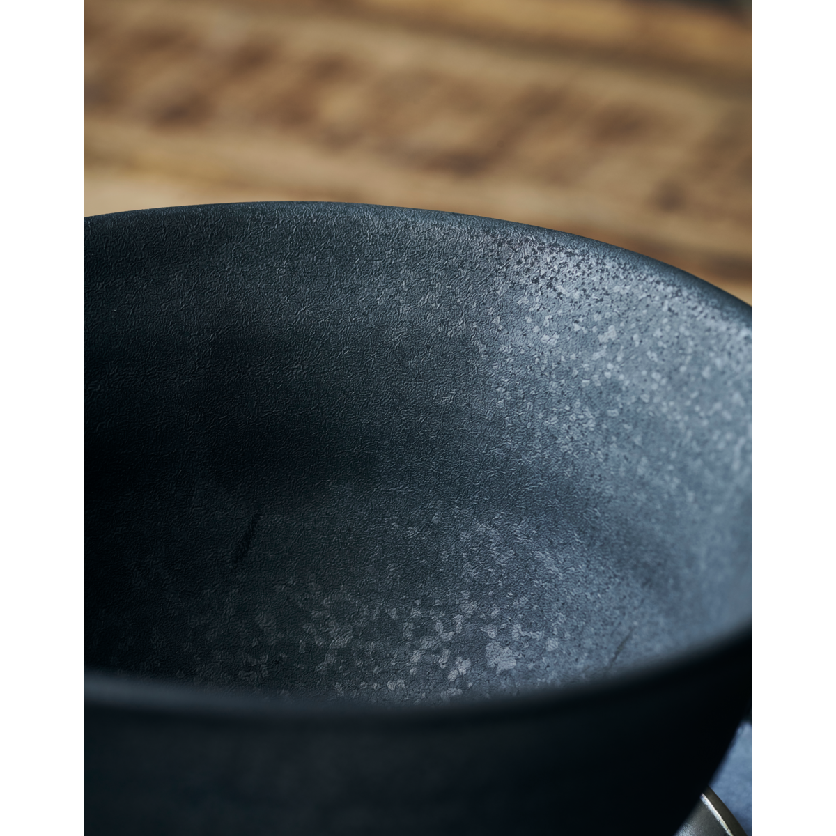 Kulho, hdpion, musta; ruskea