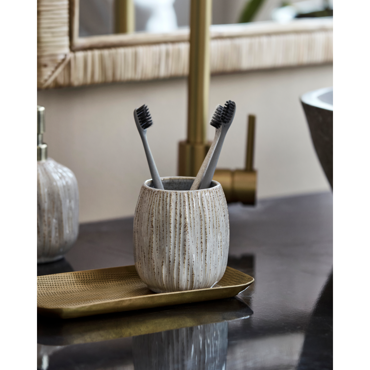 Hammasharjan pidike, HDDECO, RAW WHITE