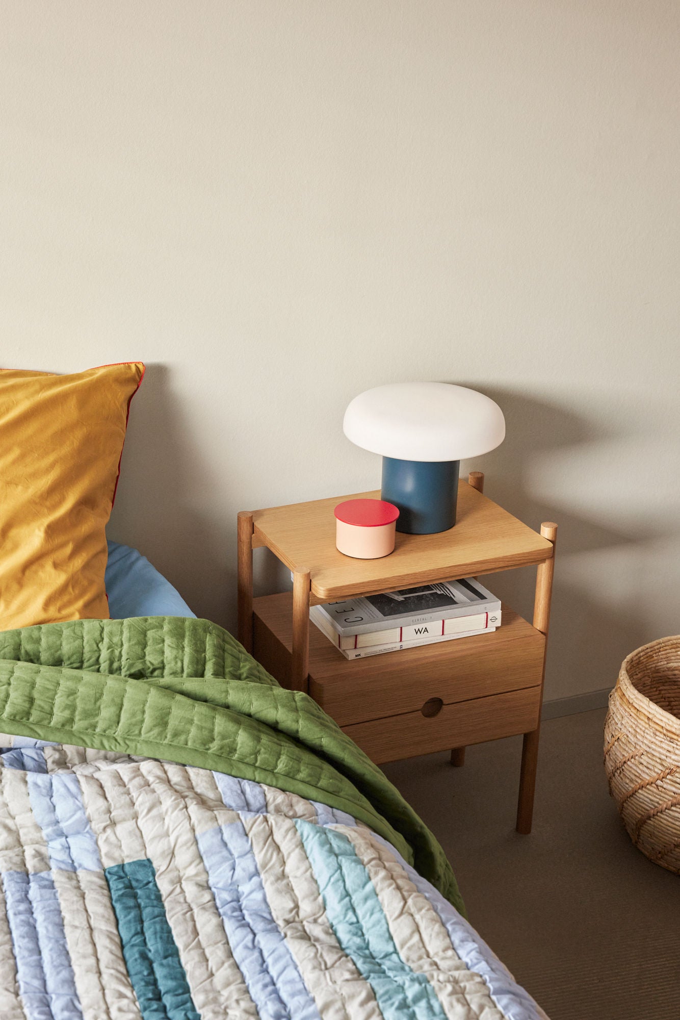 Hübsch Twist Bedsprew Block 260x260 tummanvihreä/monivärinen