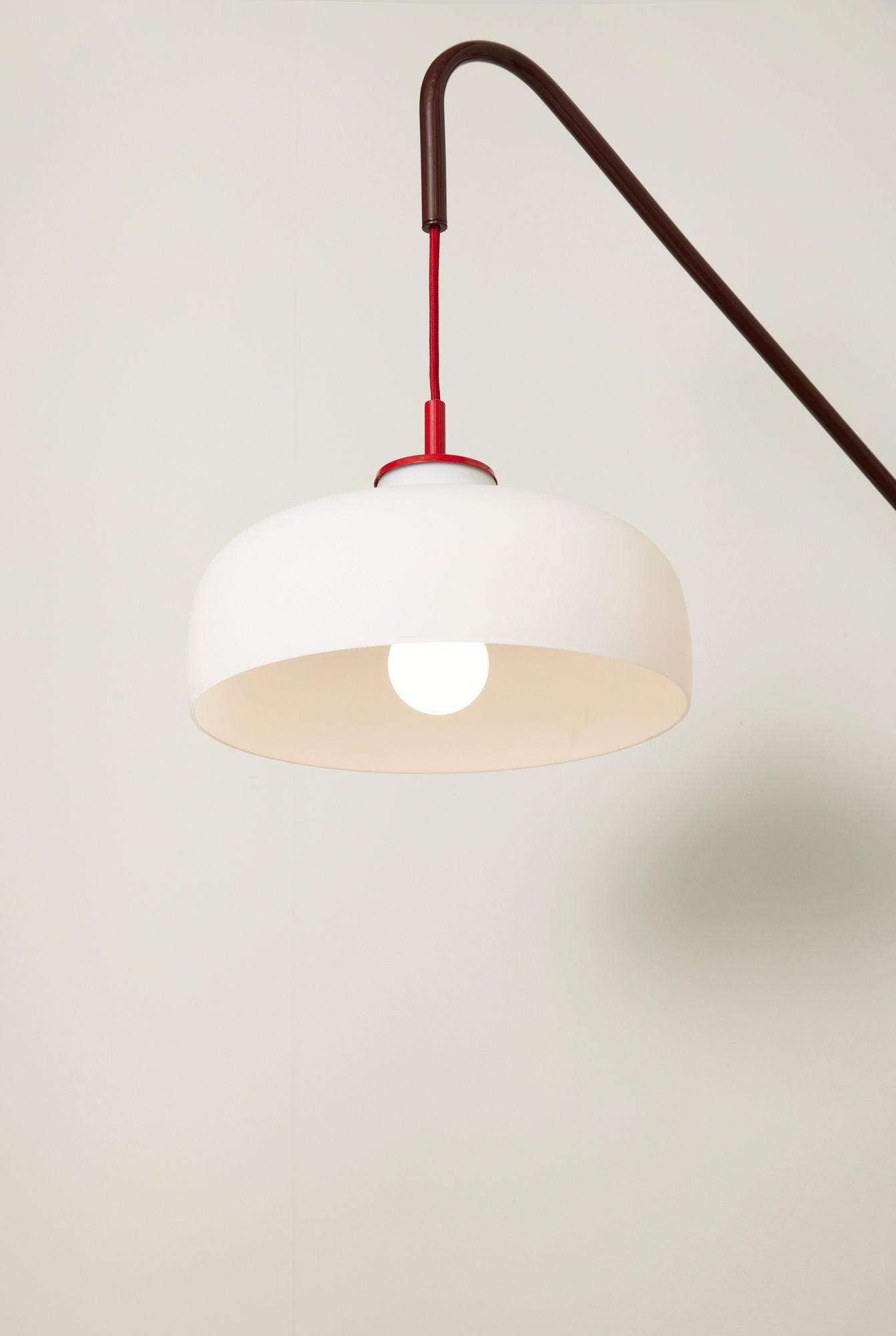 Nykyinen Seinävalaisin Punainen - 71x30xh111cm