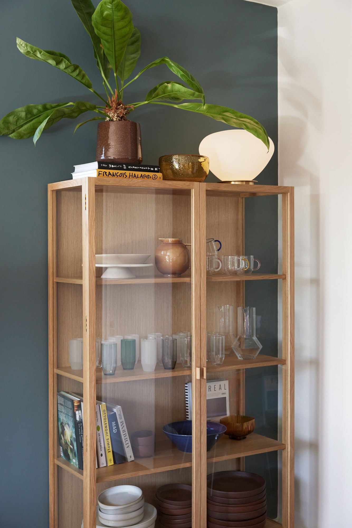 Hübsch Panorama -näytönkaappi Suuri Natural