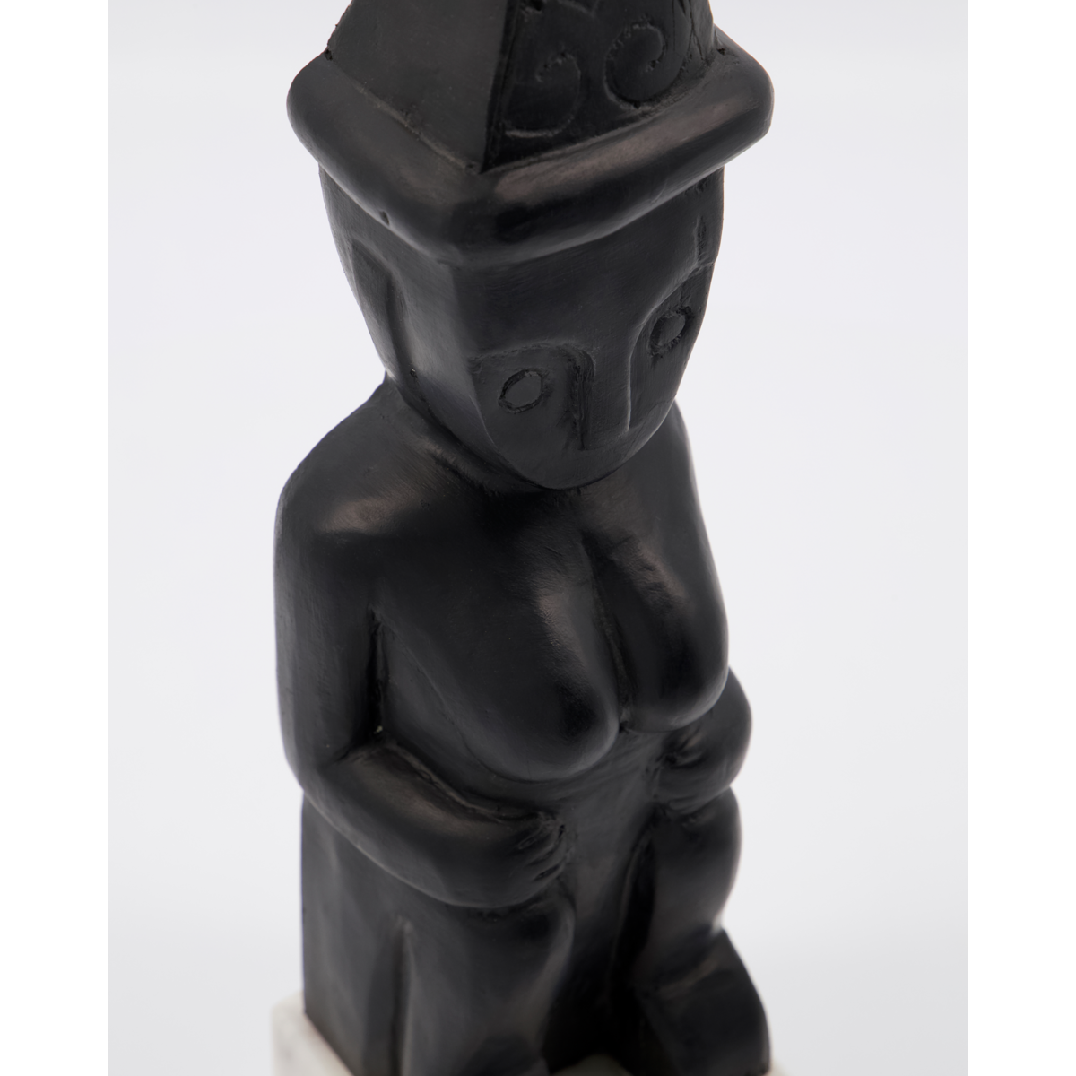 Taideteos, HDKaksi istuva, musta