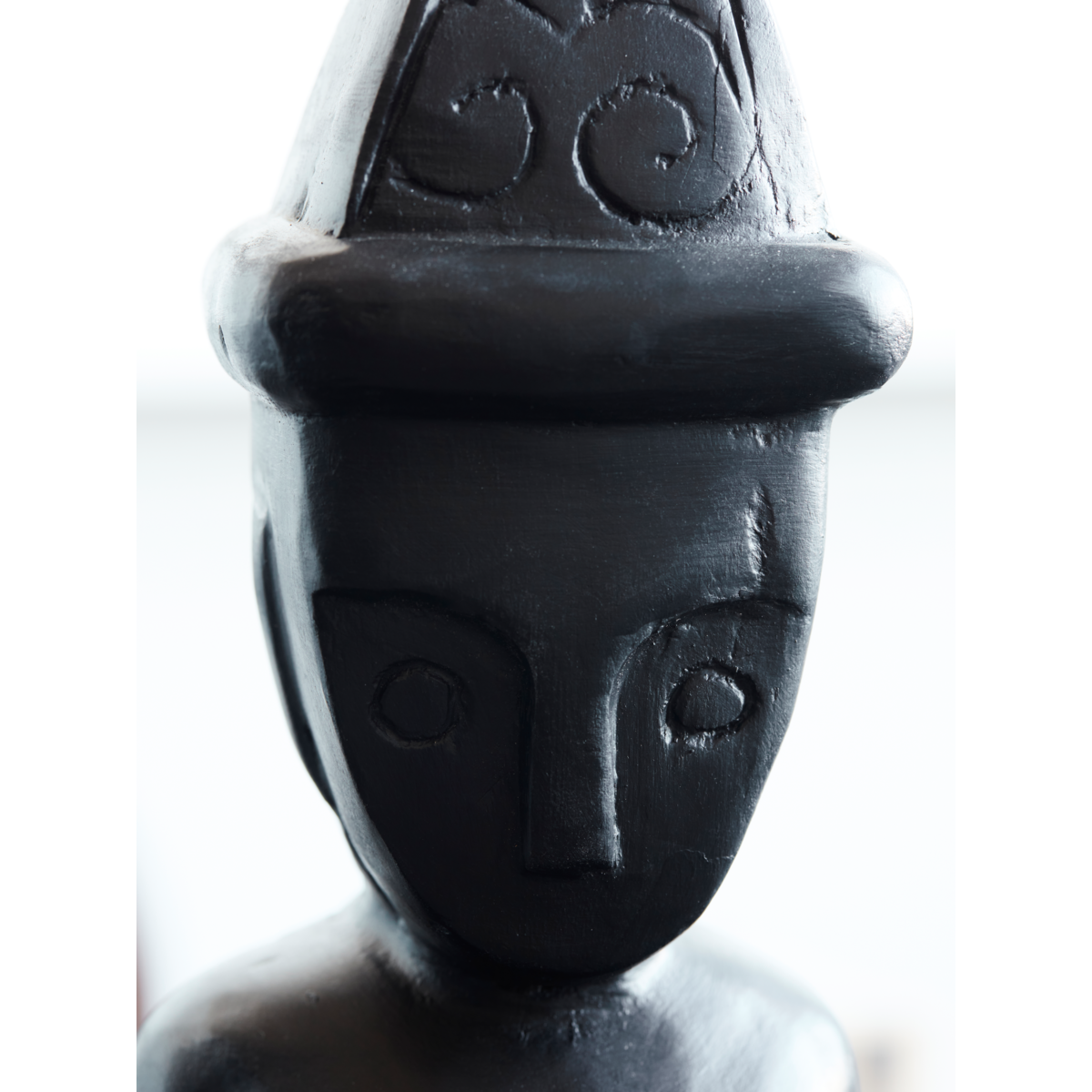 Taideteos, HDKaksi istuva, musta