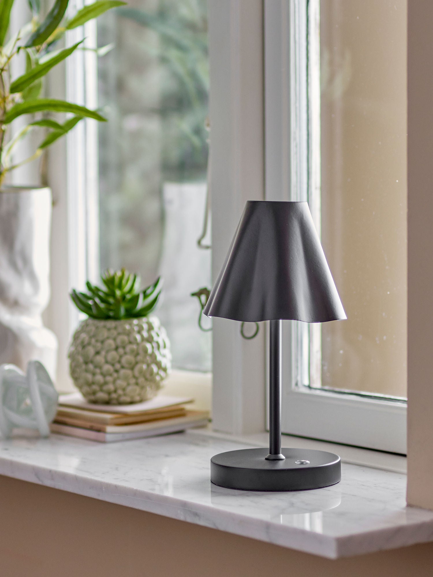 Bloomingville Lianna Portable Lamp, ladattava, musta, metalli