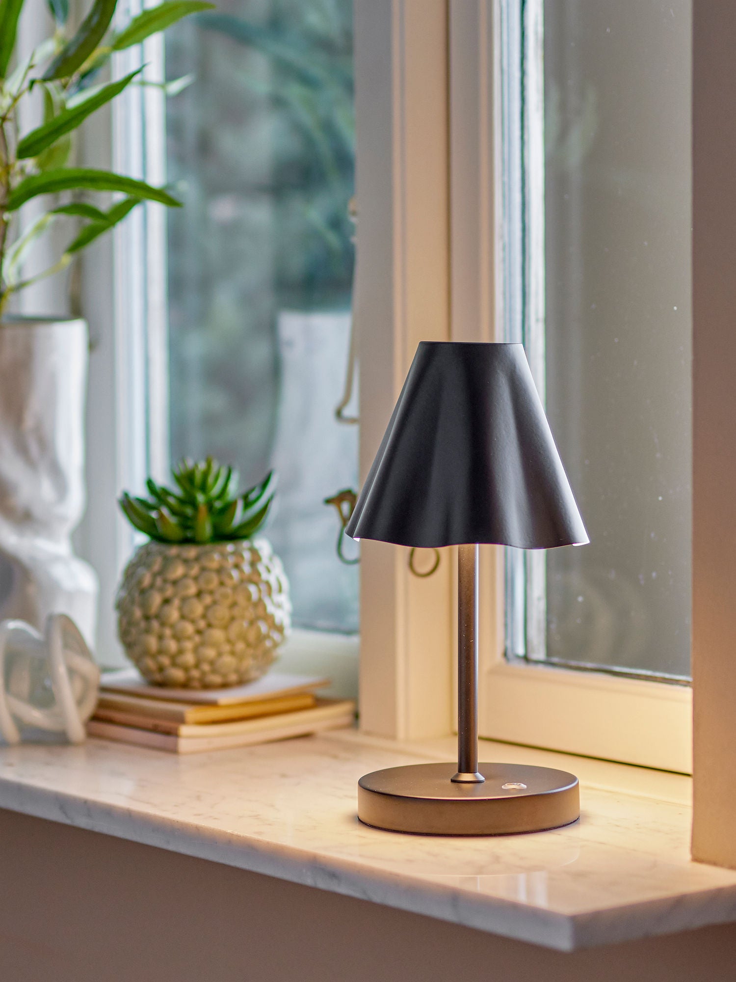Bloomingville Lianna Portable Lamp, ladattava, musta, metalli