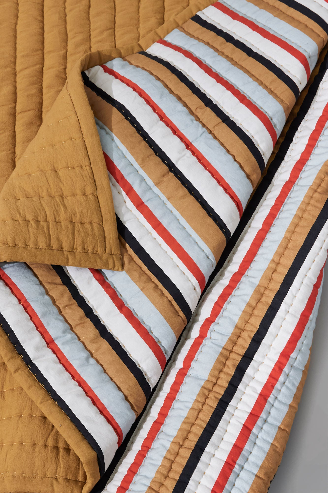 Hübsch -paviljonki ruudullinen raidallinen ocher/monivärinen