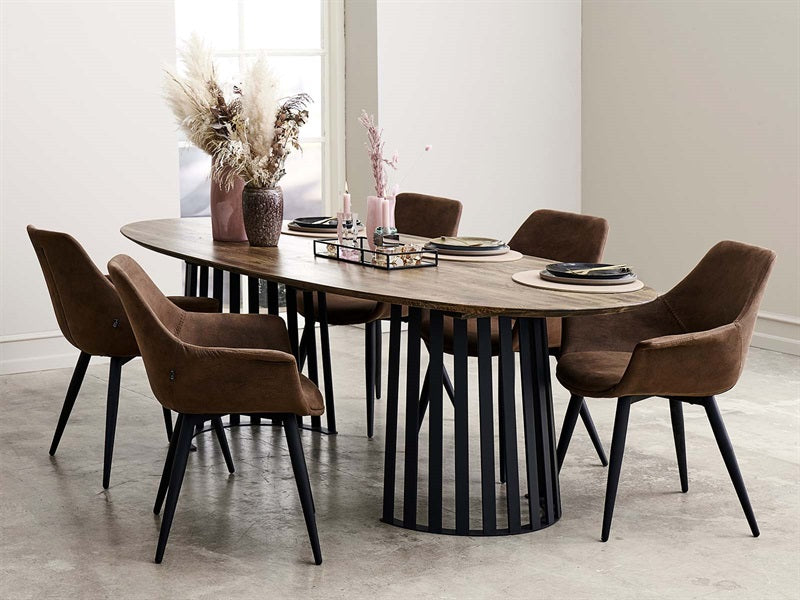 Puolikuvan pohja, musta