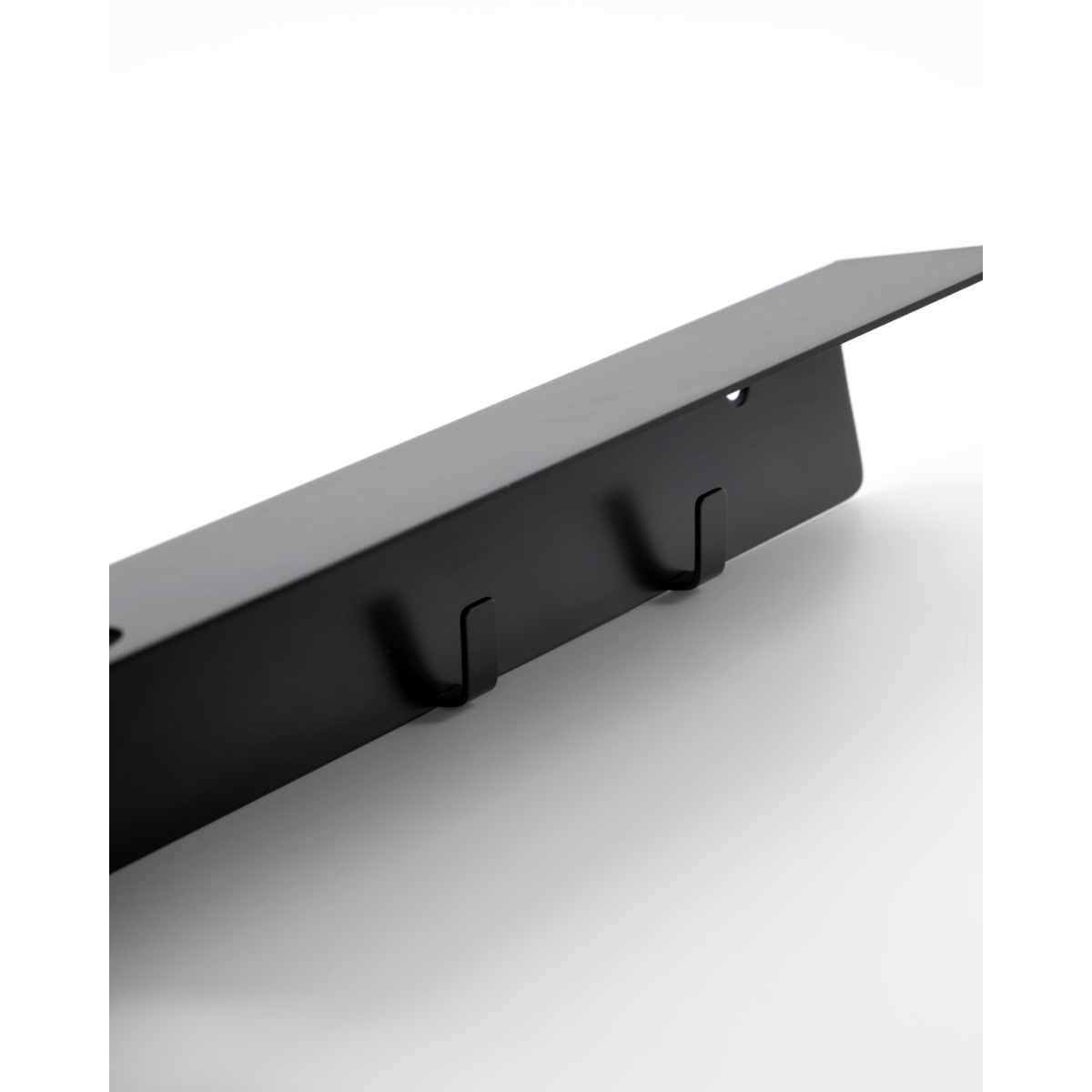 Pullon jousitus koukkuilla, harjattu musta viimeistely