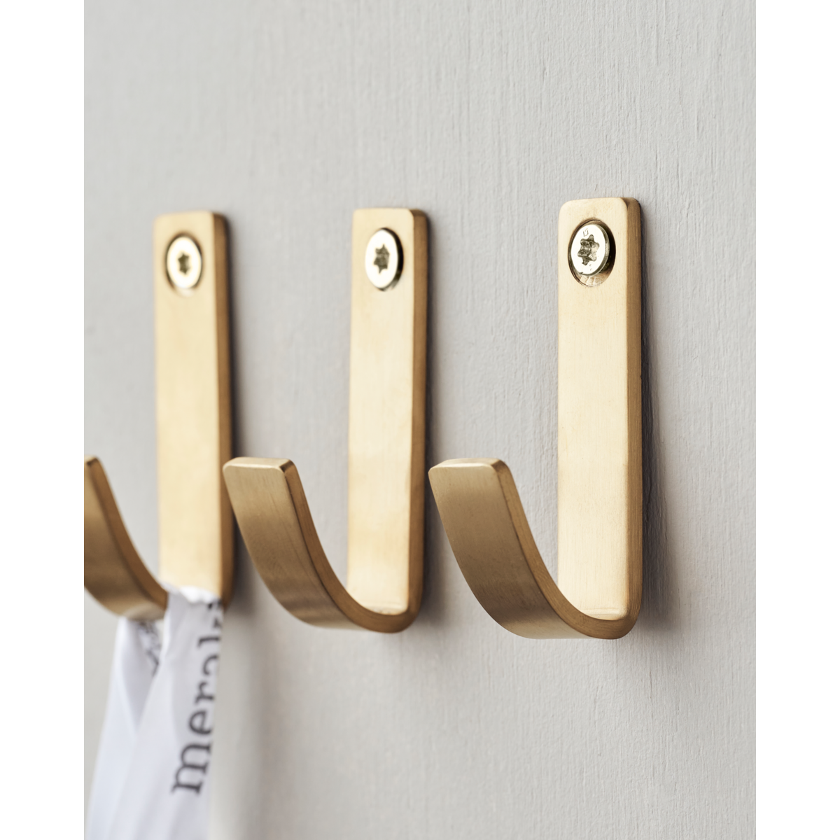 Koukku, mthapsus, harjattu messinkipinta