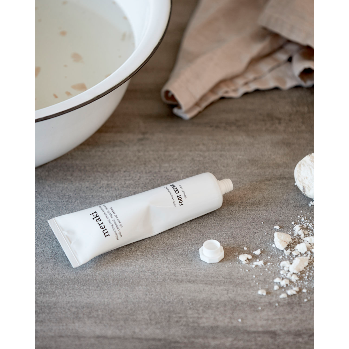 Jalkavoide, valkoinen