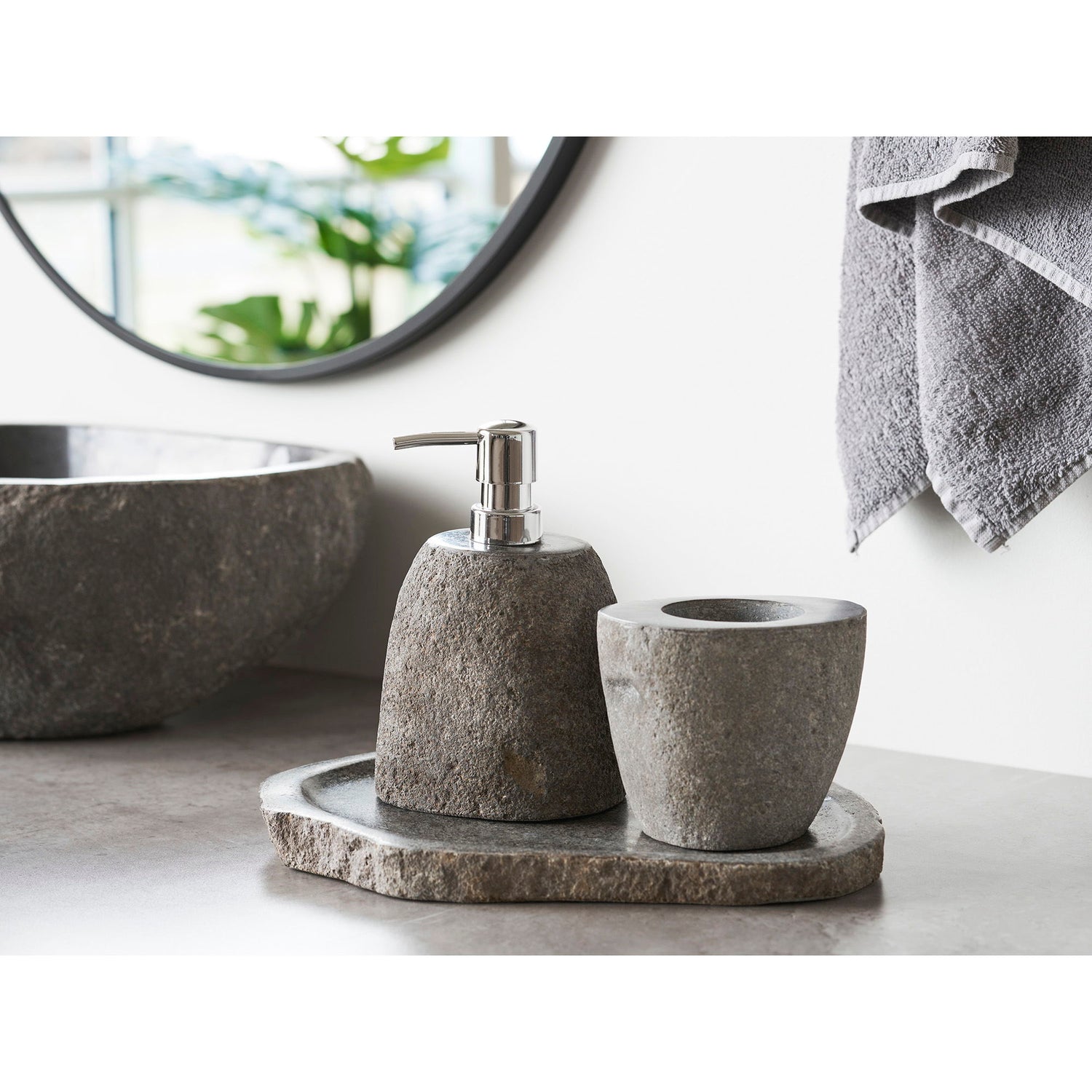 Gara -kylpyhuonesarja - kylpyhuoneen sarja, säilytyslaatikot, saippuan annostelija, takaosa