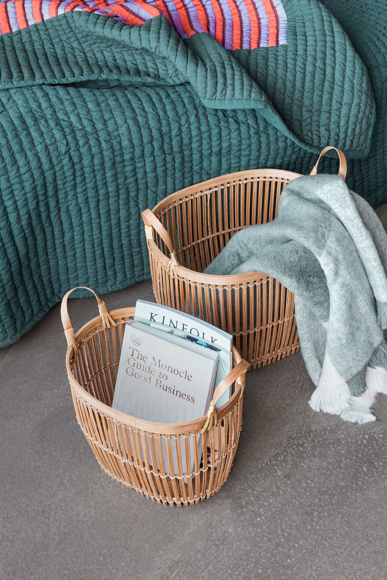 Hübsch Twist Bedspread Raidallinen 260x260 bensiini/monivärinen