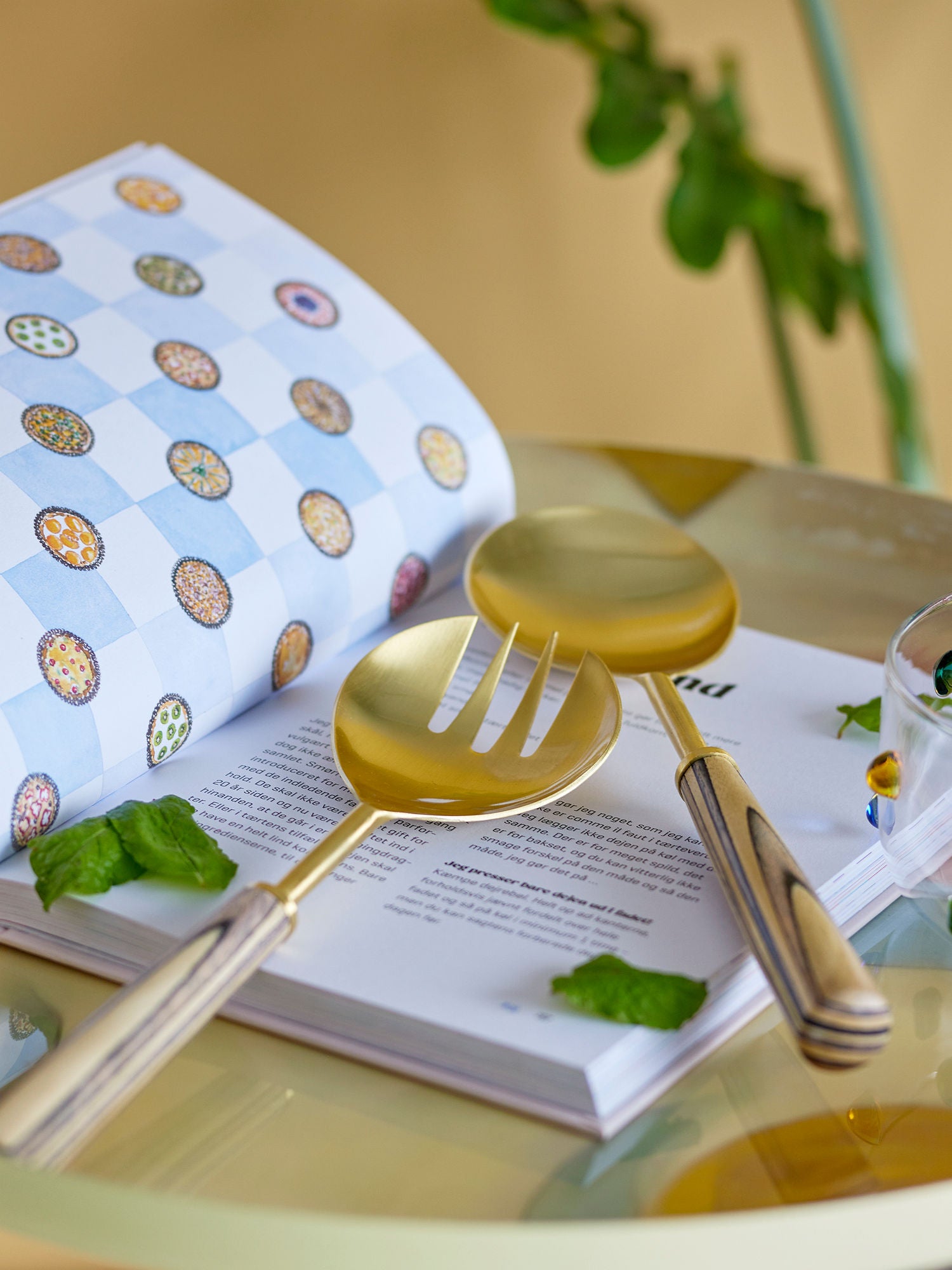 Bloomingville Fumio -salaattisarja, kulta, ruostumaton teräs