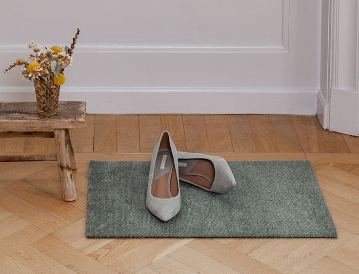 GULVMÅTTE 40 x 60 cm - UNI COLOR/DUSTY GREEN - Tica Copenhagen - DesignGaragen.dk