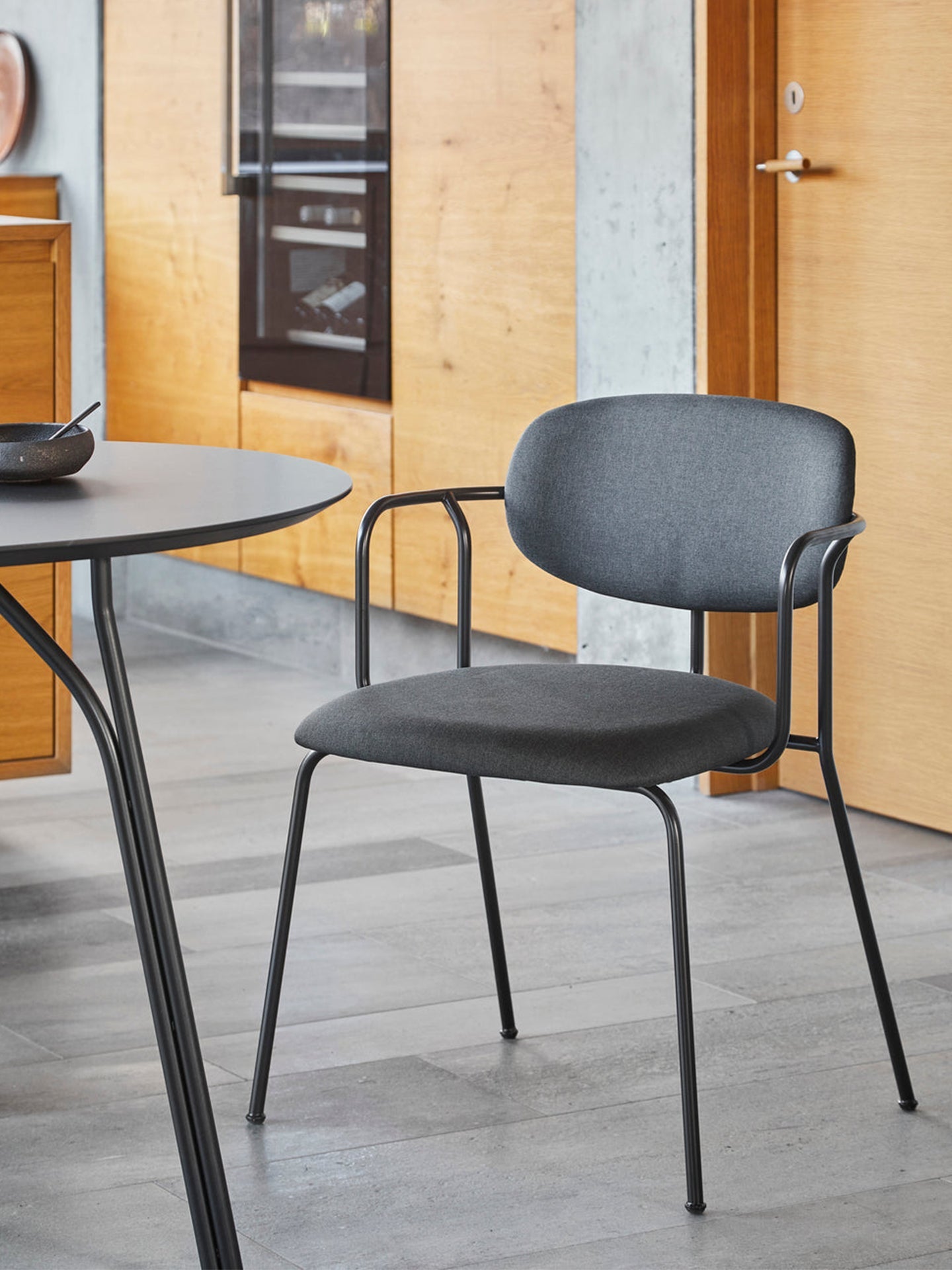 Runko ruokatuoli - musta