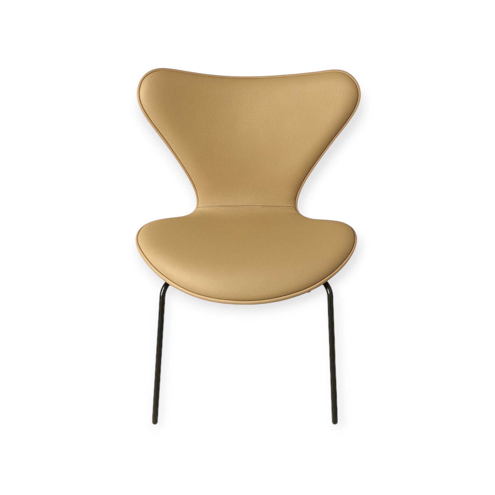 Koko päällinen Arne Jacobsen 3107 tuolille hiekanväristä nahkaa