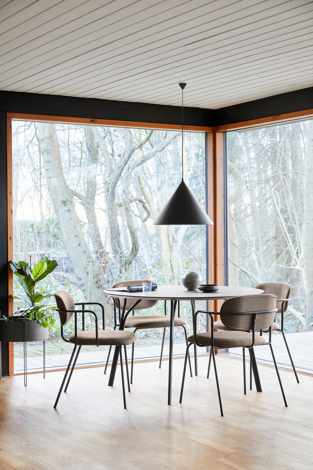 Tree ruokapöytä (120 cm) - musta/musta