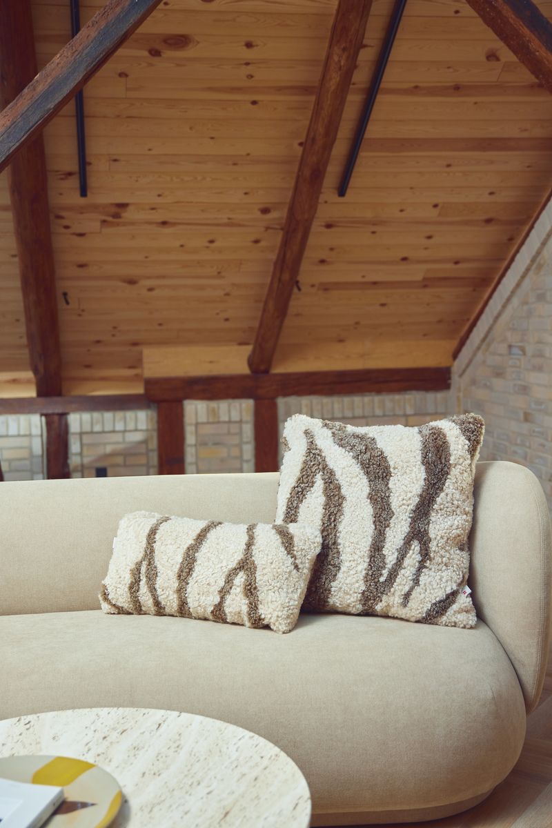 Zebra lampaannahkainen tyyny | Lyhytkarvainen | Uusi-Seelanti | Kaksipuolinen | 60x60 cm