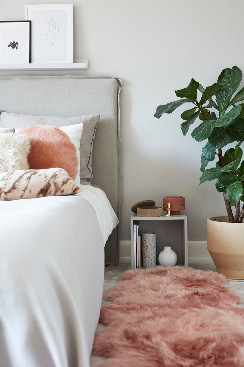 Lampaannahkainen tyyny | Velvet | Mokasiini | Kaksipuolinen | Ø45 cm & Ø62 cm