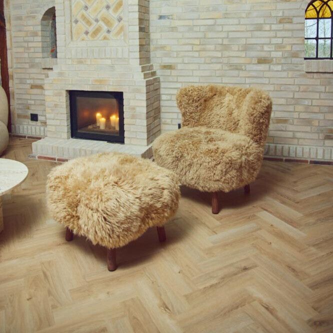 Emily Stool | Pitkäkarvainen