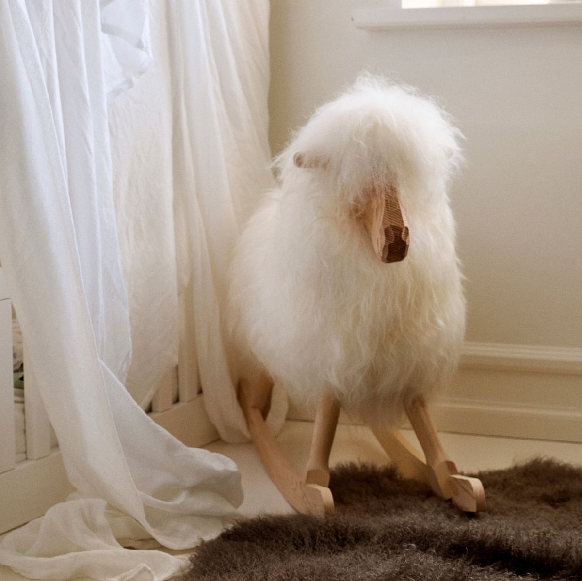 Manray Povl Kjer Design | Pitkäkarvainen lampaannahka | Iso P85xL25xK60 cm