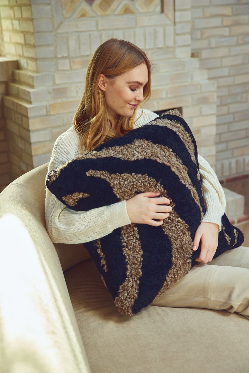 Zebra lampaannahkainen tyyny | Lyhytkarvainen | Uusi-Seelanti | Kaksipuolinen | 60x60 cm