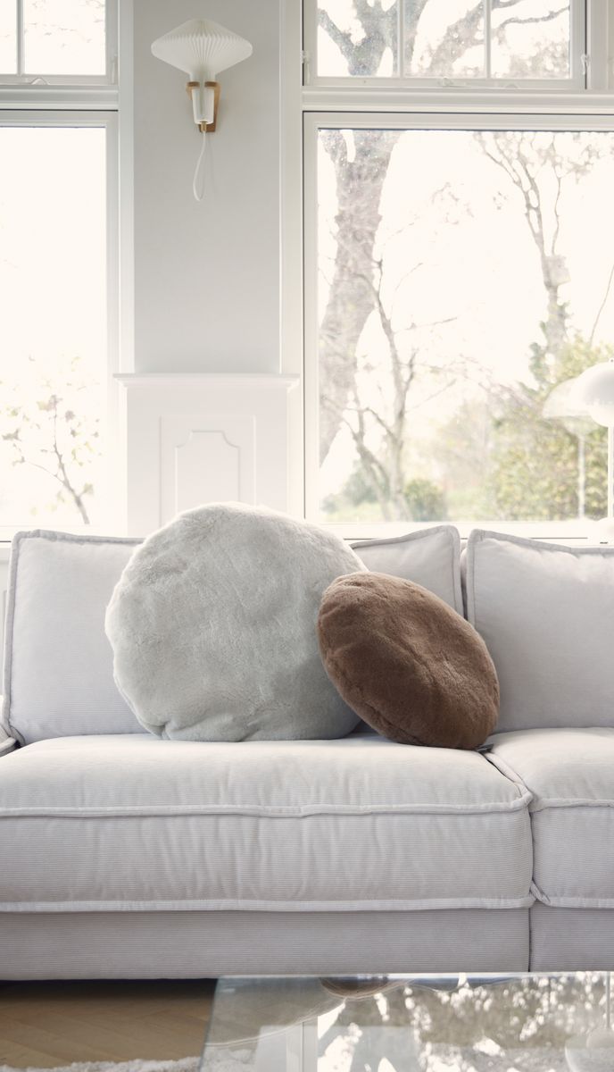 Lampaannahkainen tyyny | Velvet | Mokasiini | Kaksipuolinen | Ø45 cm & Ø62 cm