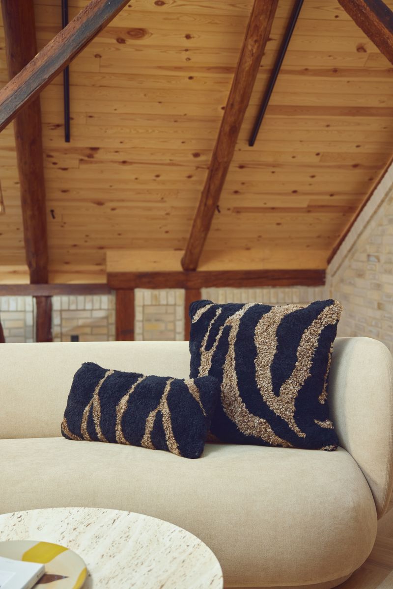 Zebra lampaannahkainen tyyny | Lyhytkarvainen | Uusi-Seelanti | Kaksipuolinen | 30x60 cm