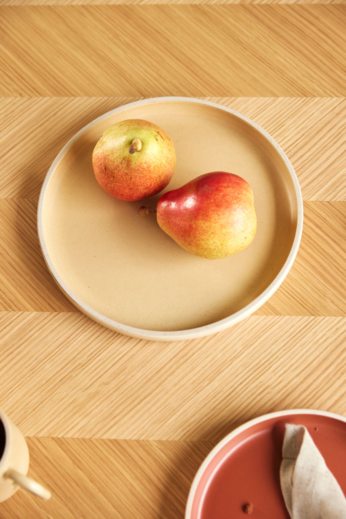 Hübsch Herringbone ruokapöytä suuri luonnonmukainen