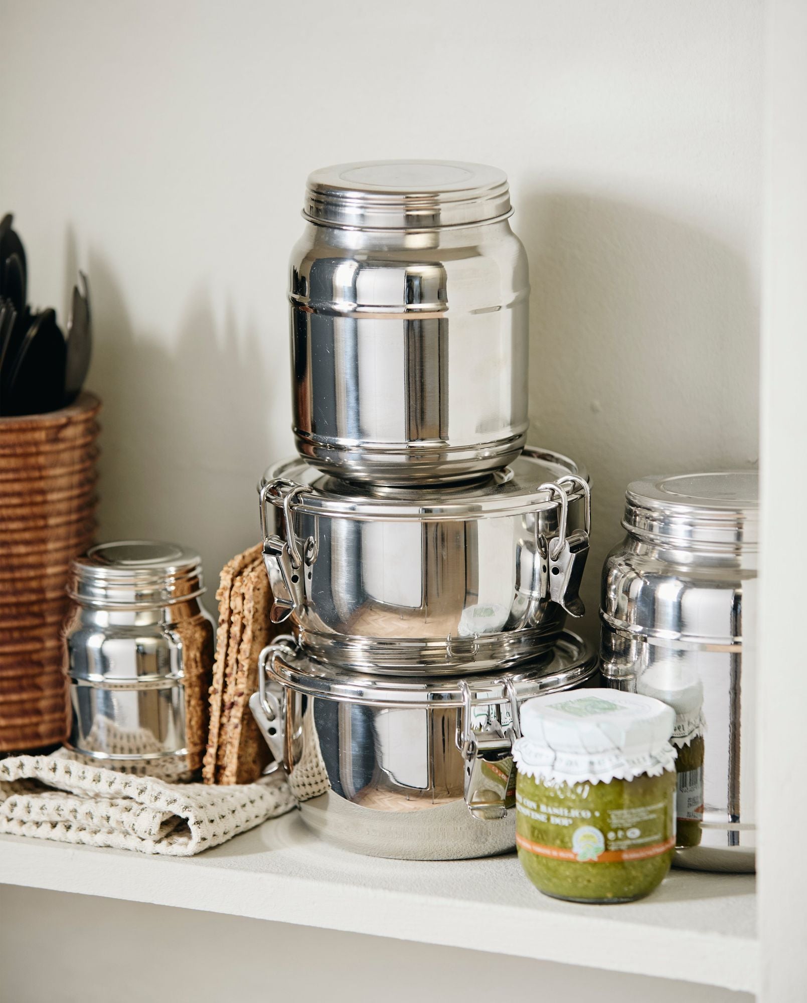 CANI ruostumattomasta teräksestä valmistettu säilytystölkki kannella - 1100 ml