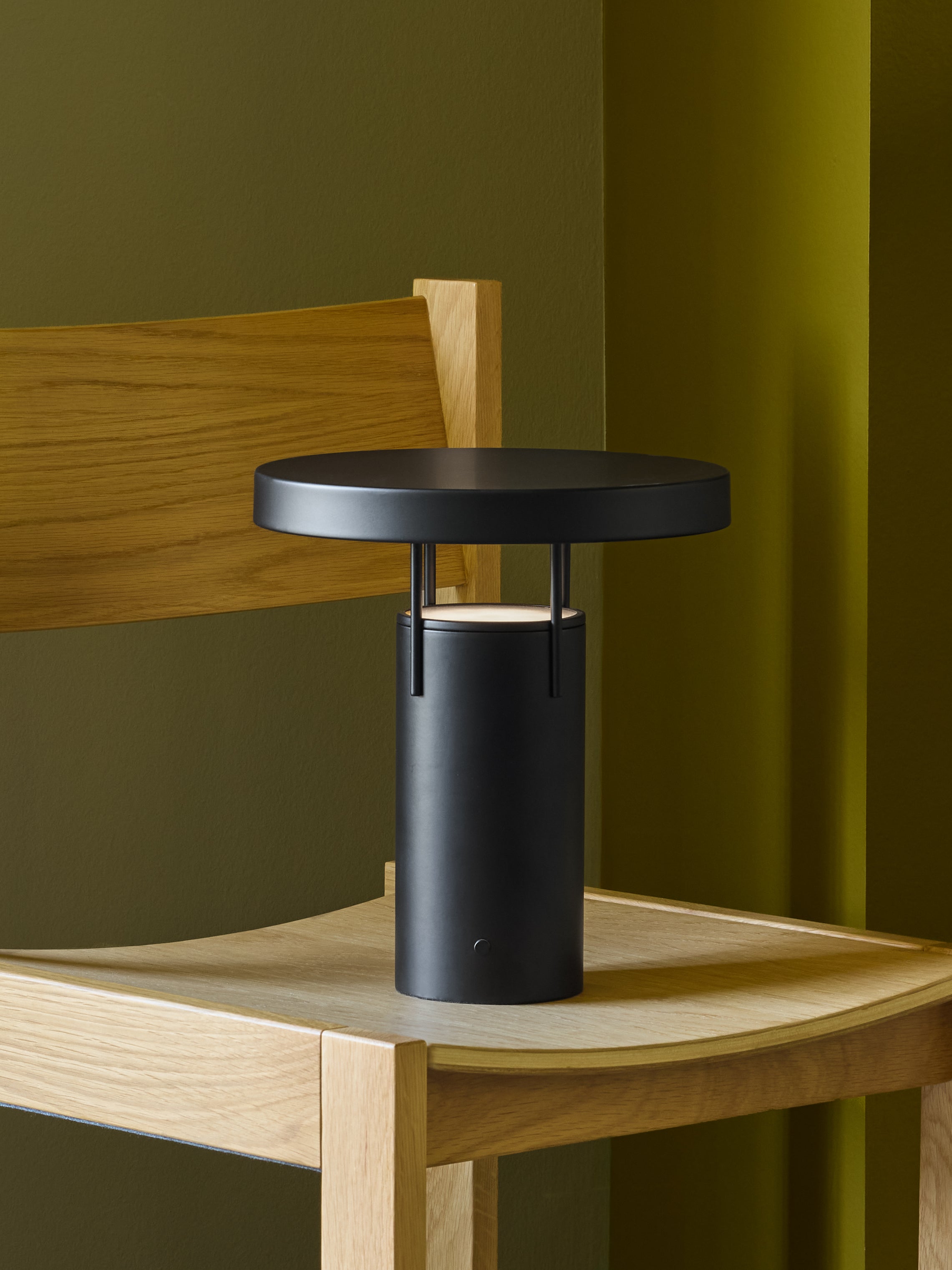 BringMe kannettava lamppu mattamusta - ø25xh28cm