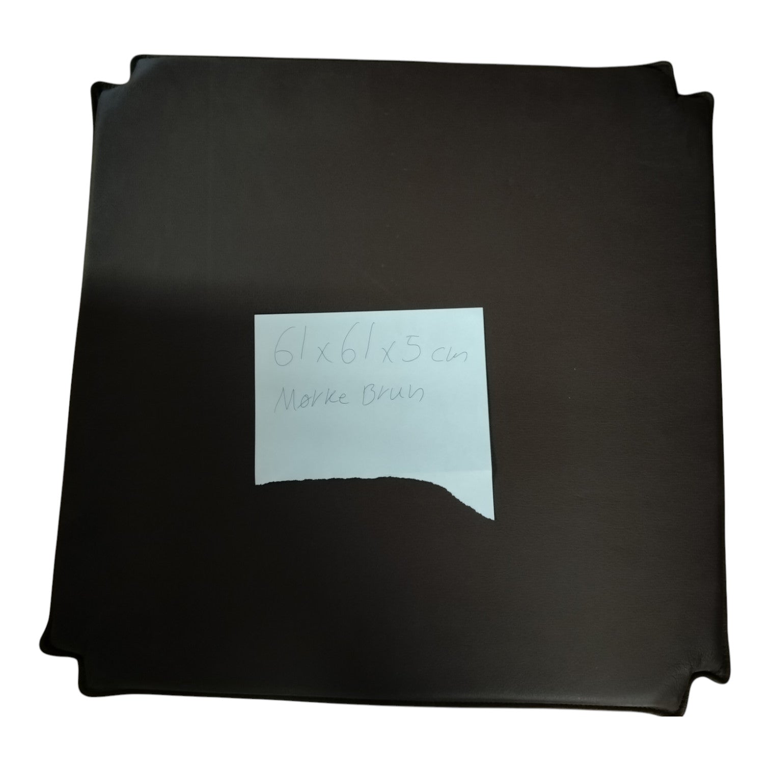 Jäännösosa - 61x61x5 cm tummanruskeassa nahassa leikkauksella