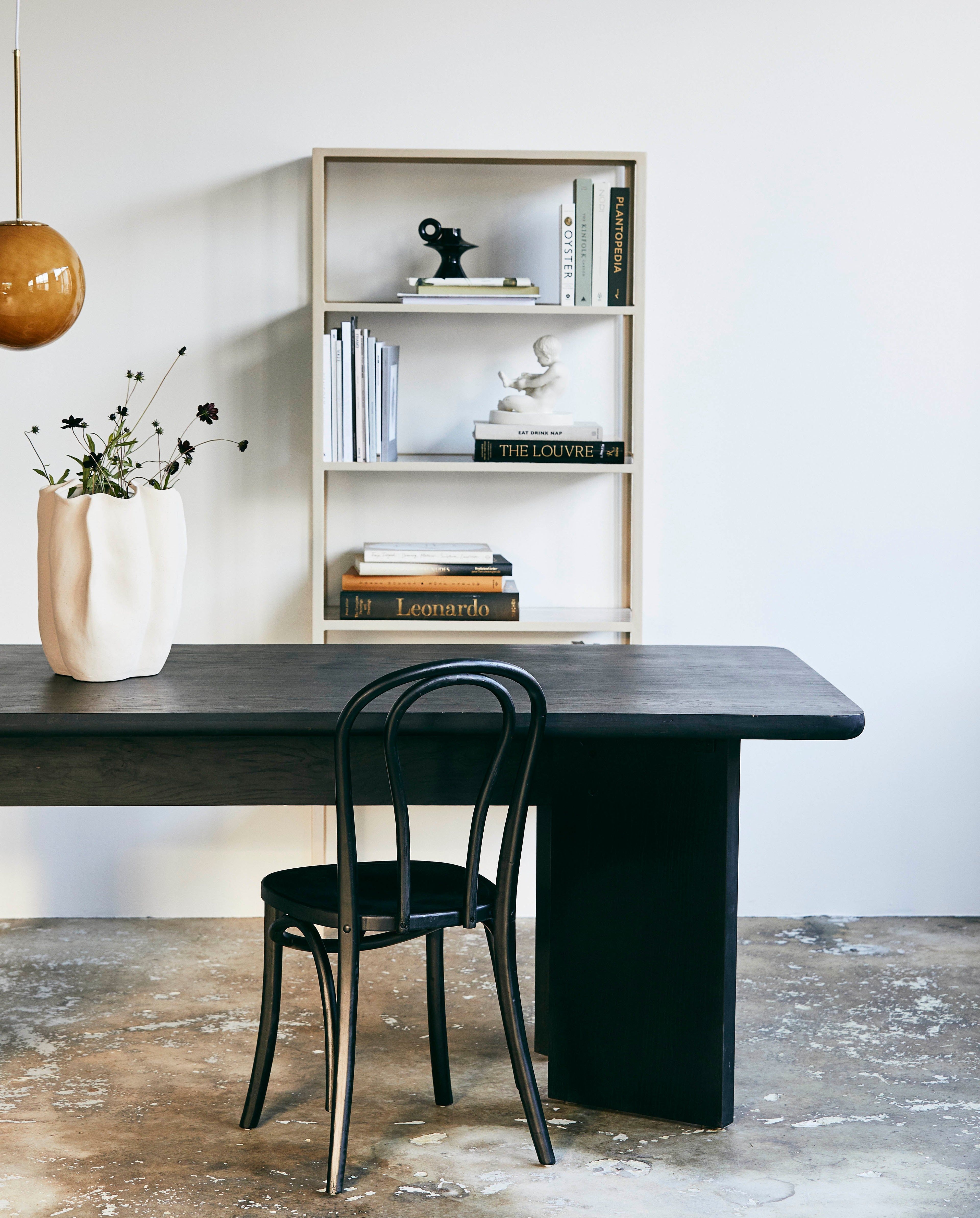 Tisza -ruokapöytä tammiviilussa - musta