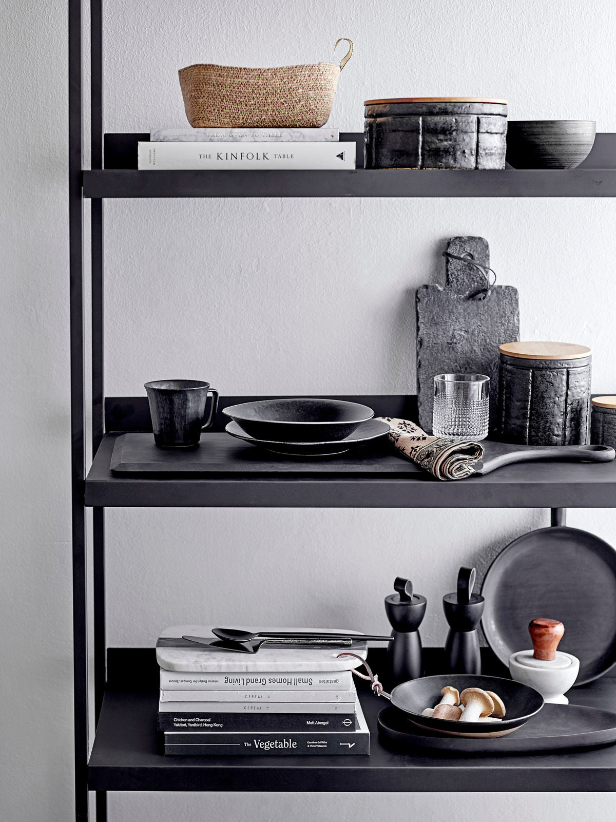 Bloomingville Okai palvelee lihavampaa, musta, acacie