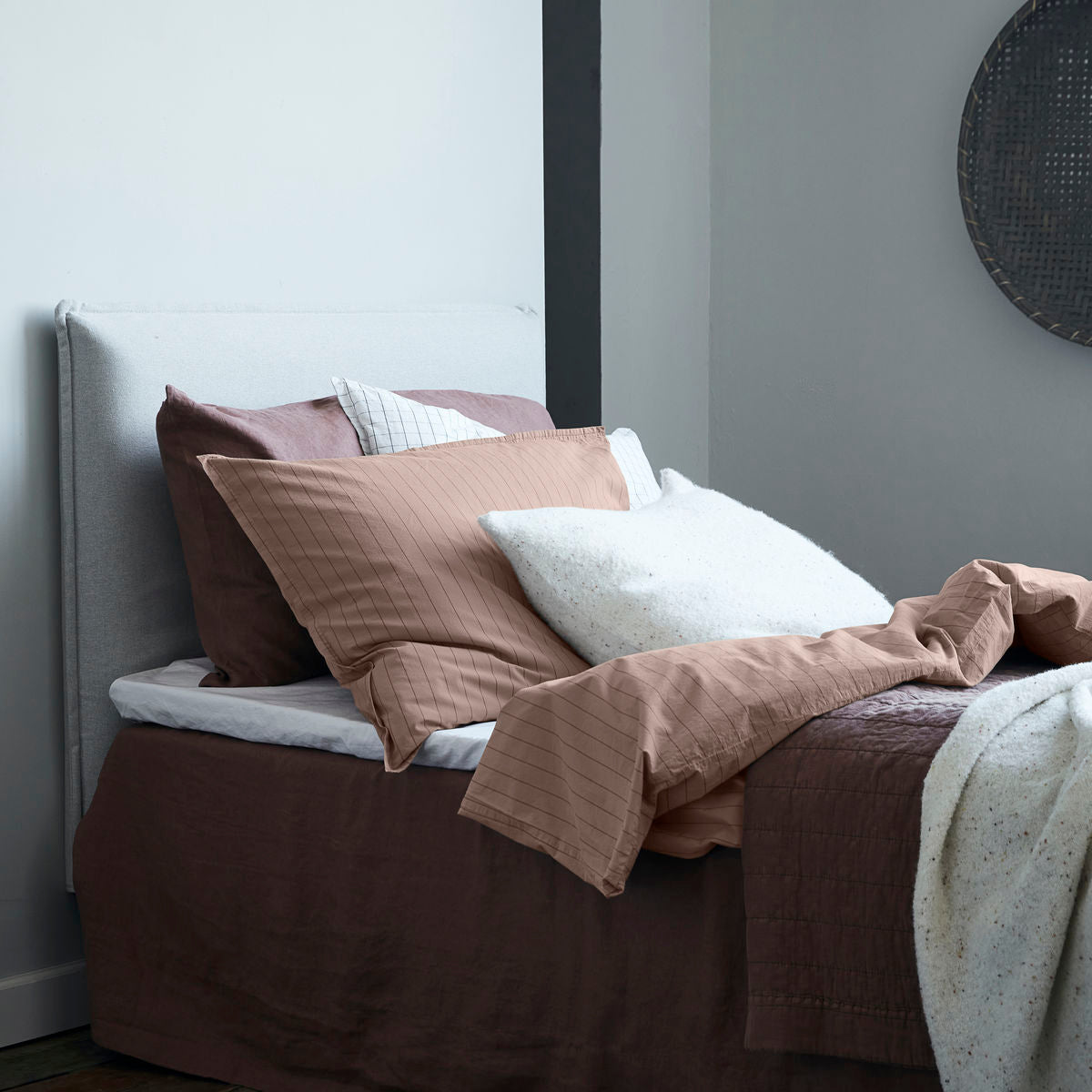 Kirjoittanut Nord-Bed Set, Dagny, Straw W. Bark-L: 200 cm, W: 140 cm, W: 63 cm, H: 60 cm