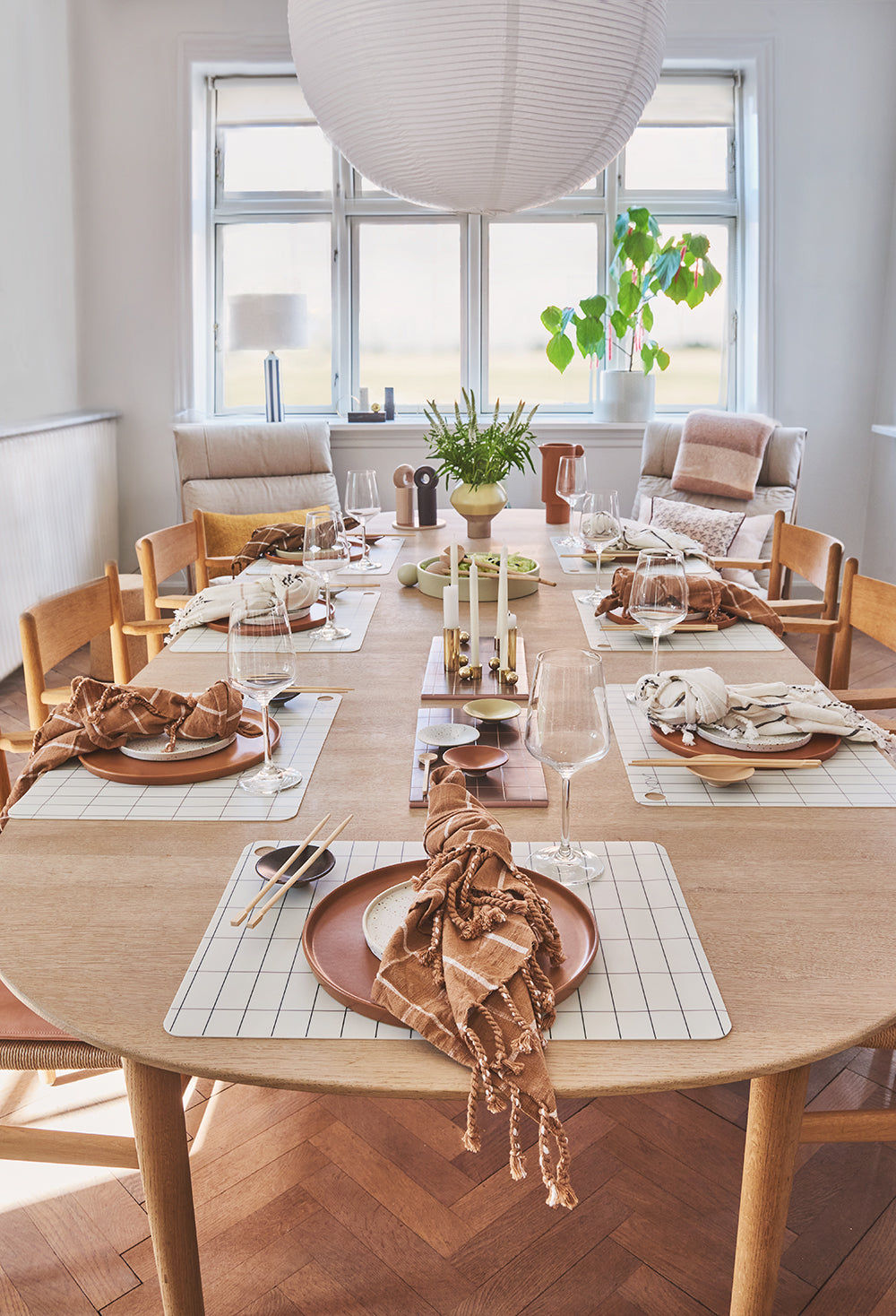 Oyoy Living Palloa -kynttilä - korkea - messinki