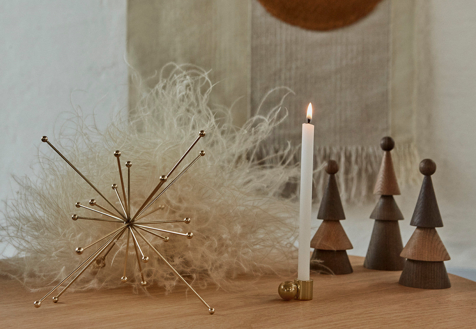 Oyoy asuu Palloa -kynttilänjalka - pieni messinki