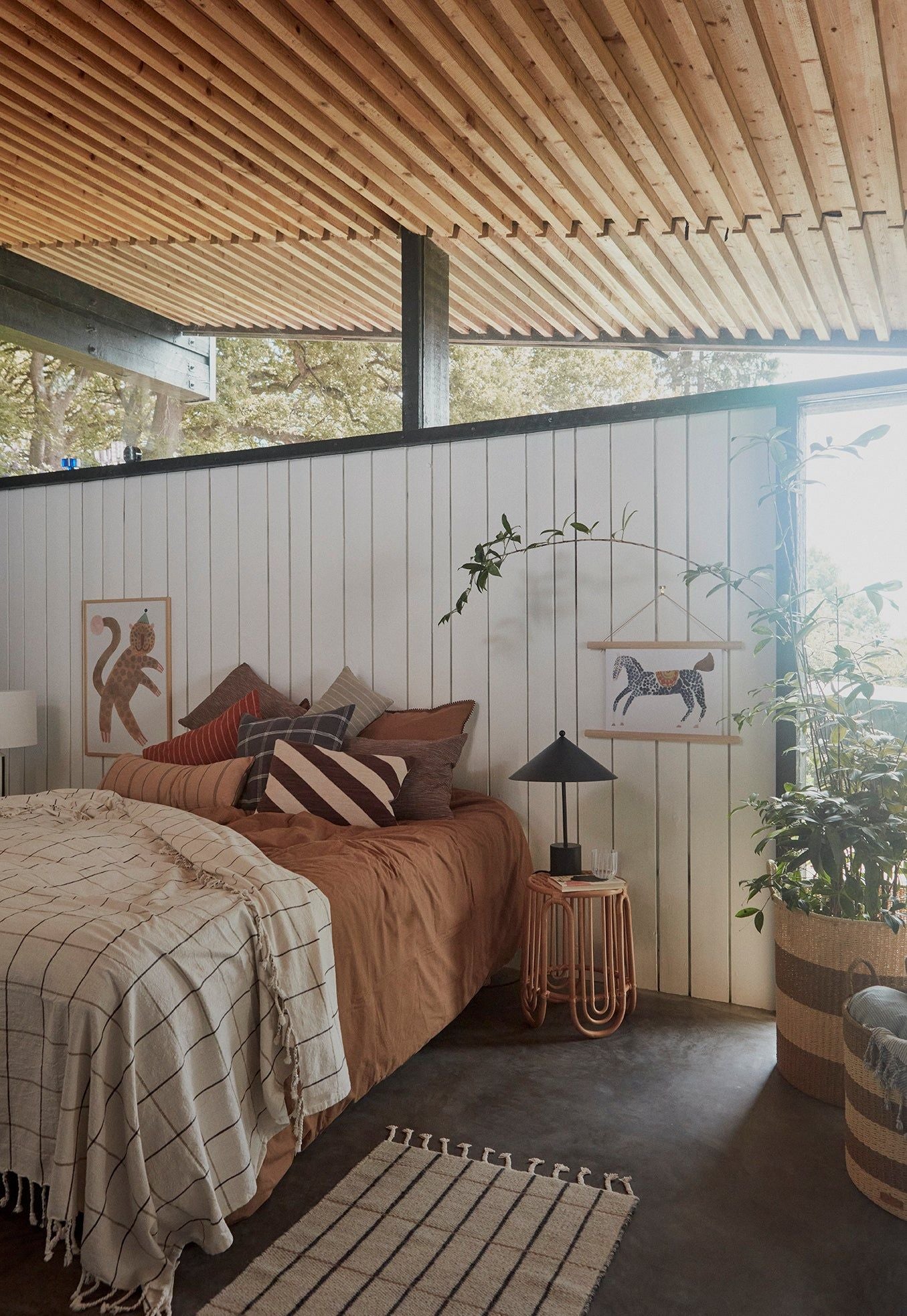 Oyoy asuva sateenkaaren jakkara