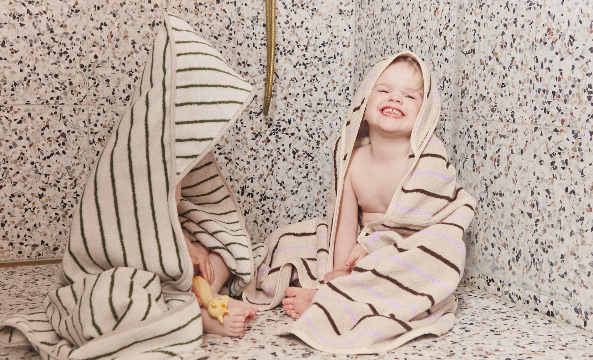 Oyoy mini Raita -pyyhe hupella