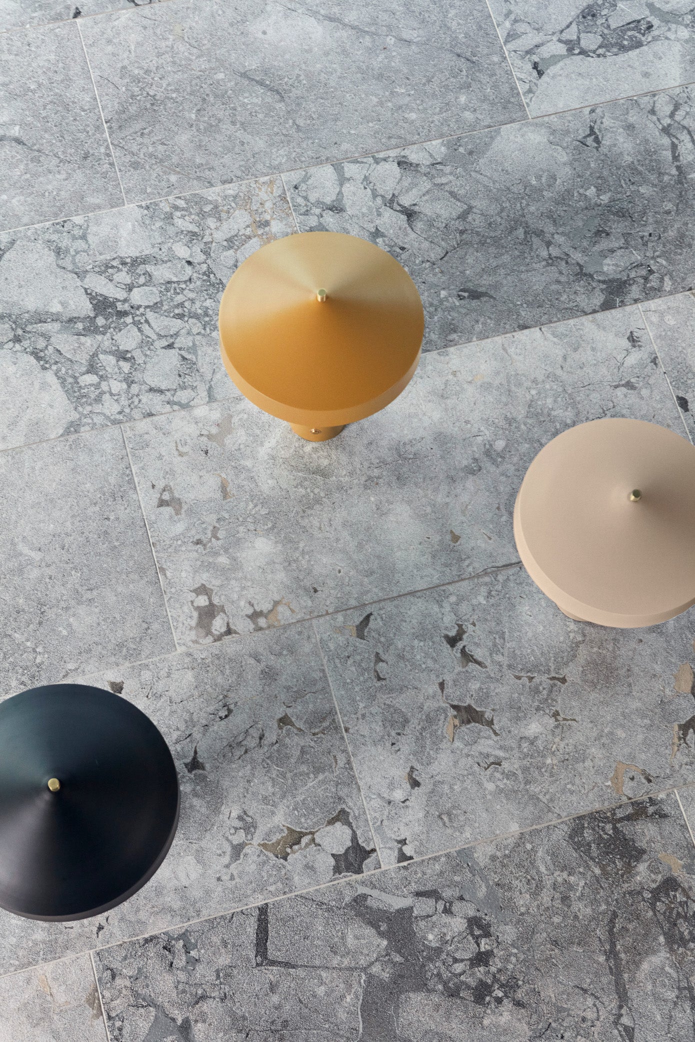 Oyoy Living Hatto -pöytävalaisin (EU)