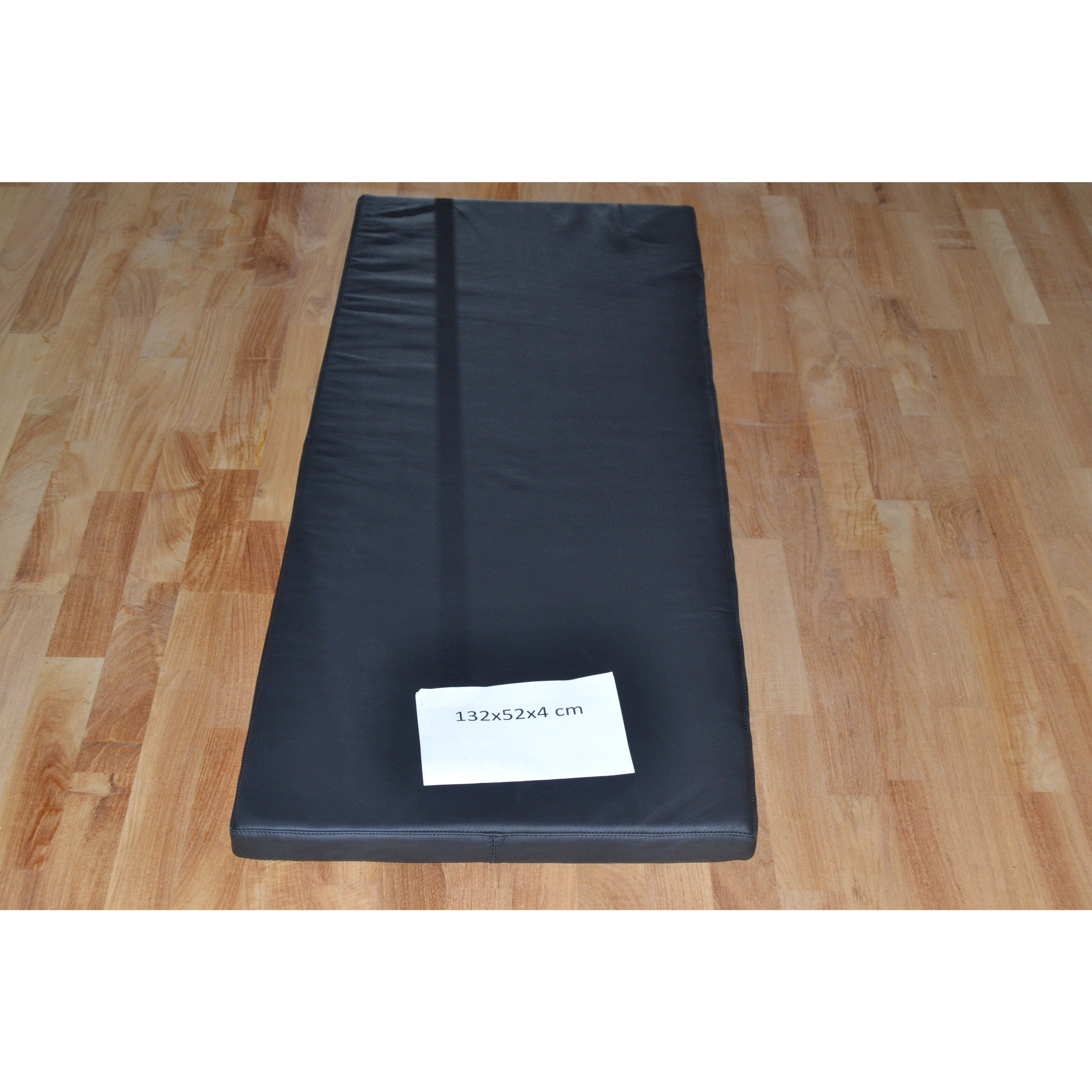 Musta nahkatyyny 132x52x4 cm