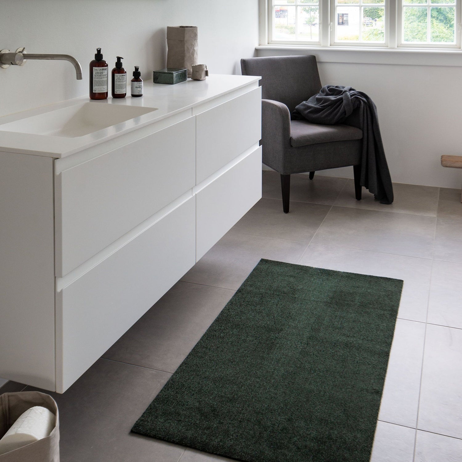 GULVMÅTTE 67 x 120 cm - UNI COLOUR/DARK GREEN - Tica Copenhagen - DesignGaragen.dk