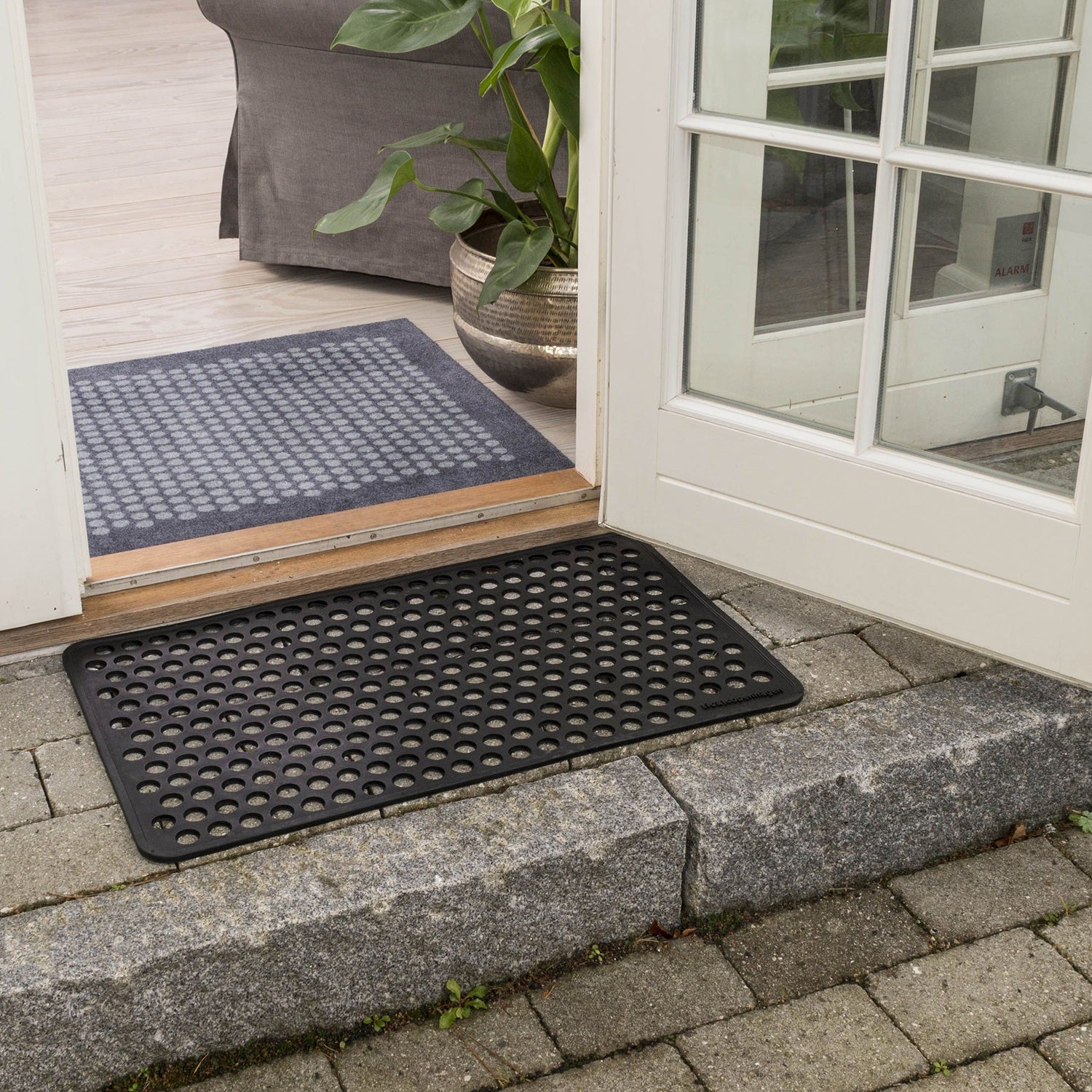 GULVMÅTTE 67 x 150 CM - DOTS/GREY - Tica Copenhagen - DesignGaragen.dk